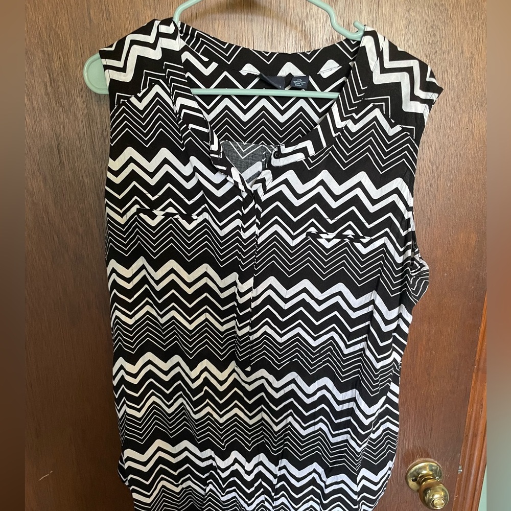 black and white chevron sleeveless dress shirt